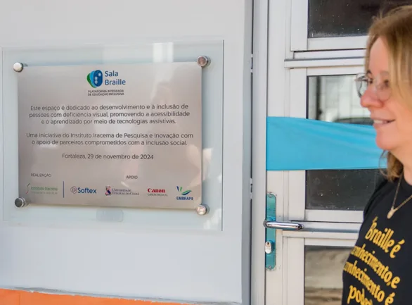 Placa de inauguração da Sala Braille, datada de 29 de novembro de 2024